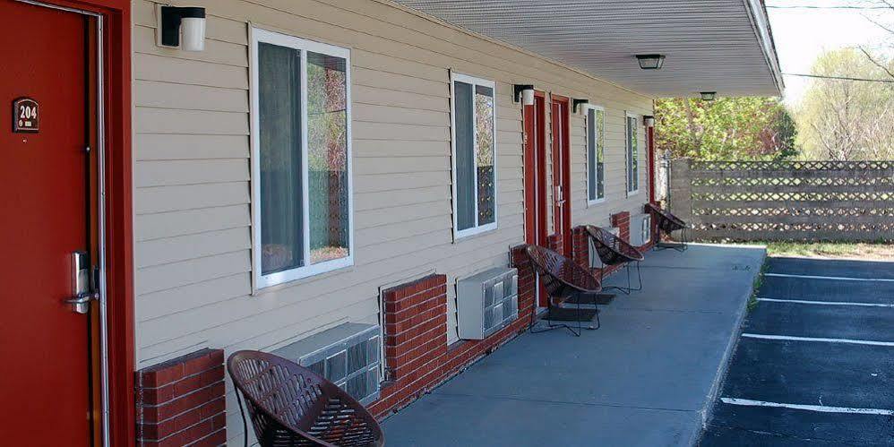 Budgetel Inn Glens Falls-Lake George Exterior foto