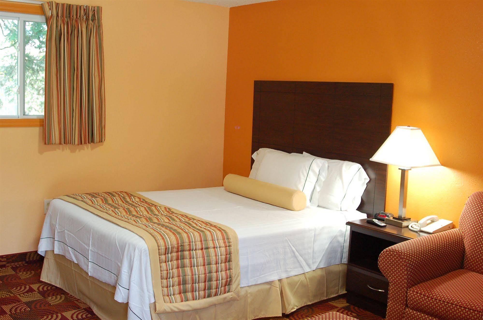 Budgetel Inn Glens Falls-Lake George Exterior foto