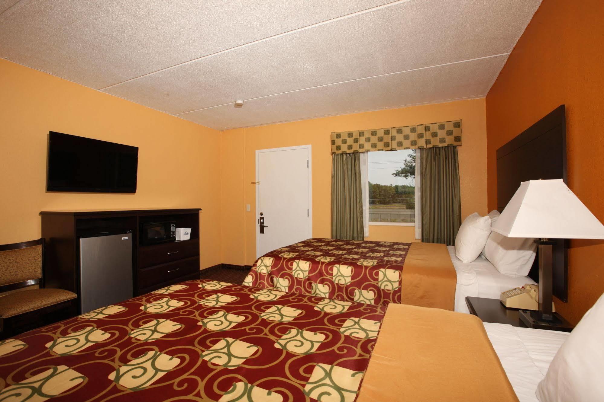 Budgetel Inn Glens Falls-Lake George Exterior foto