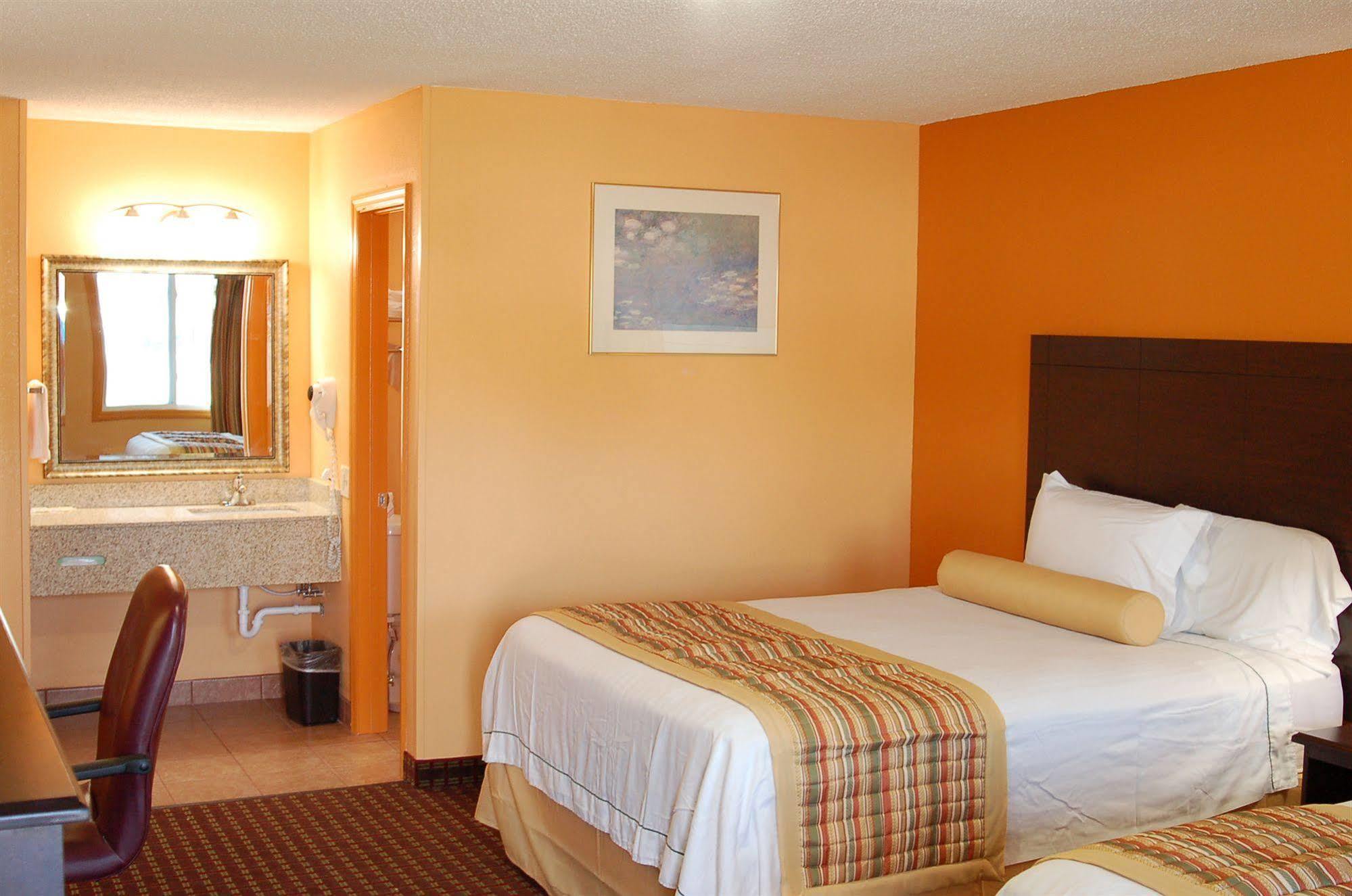 Budgetel Inn Glens Falls-Lake George Exterior foto