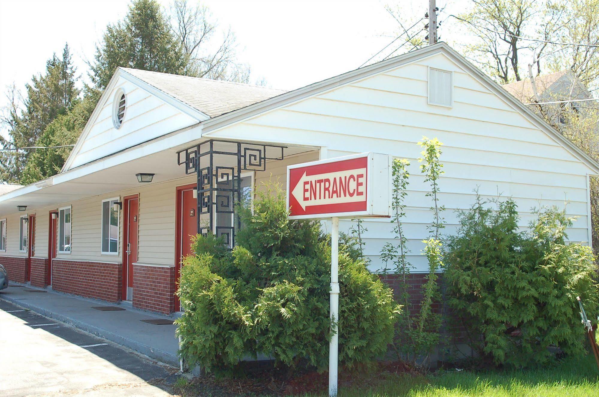 Budgetel Inn Glens Falls-Lake George Exterior foto